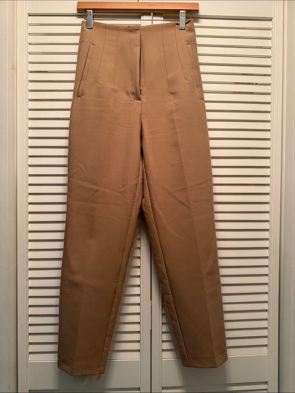 Zara High-Waist Slim Tapered
Pants - Tan Size small